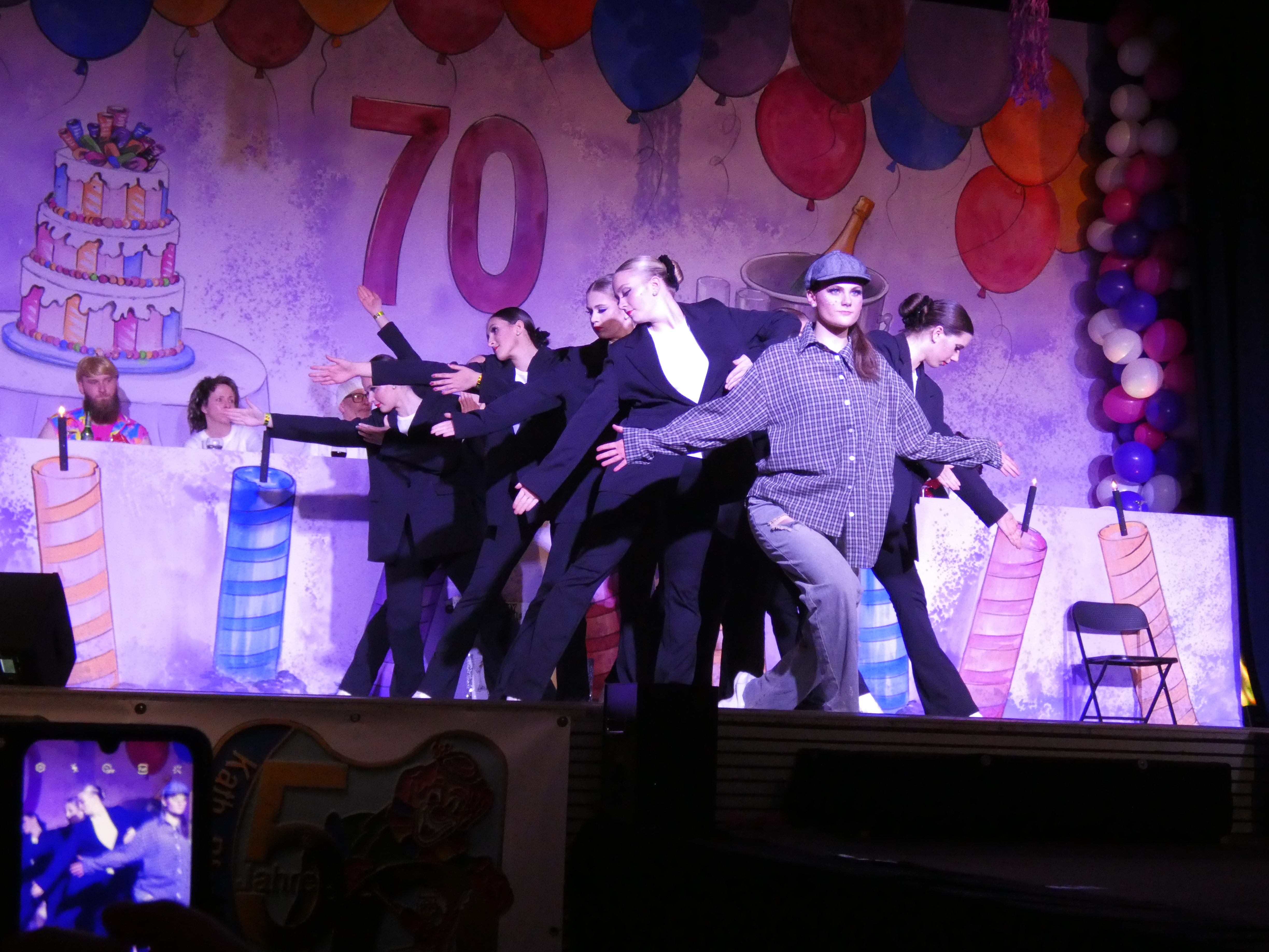 Showtanz James Bond der Dancing Queens bei der Jubiläumssitzung 2026