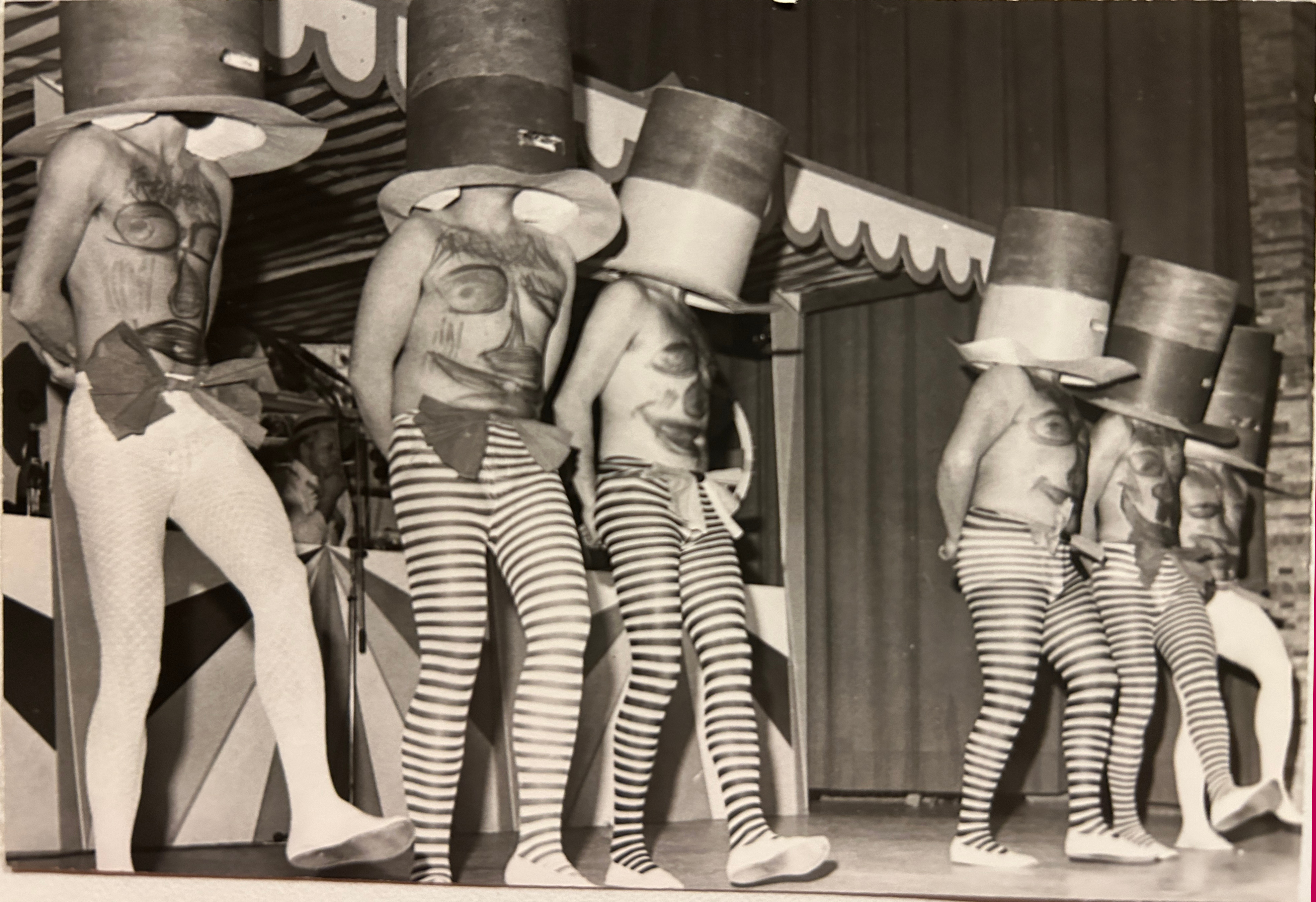 Bäuche-Ballett (1976)